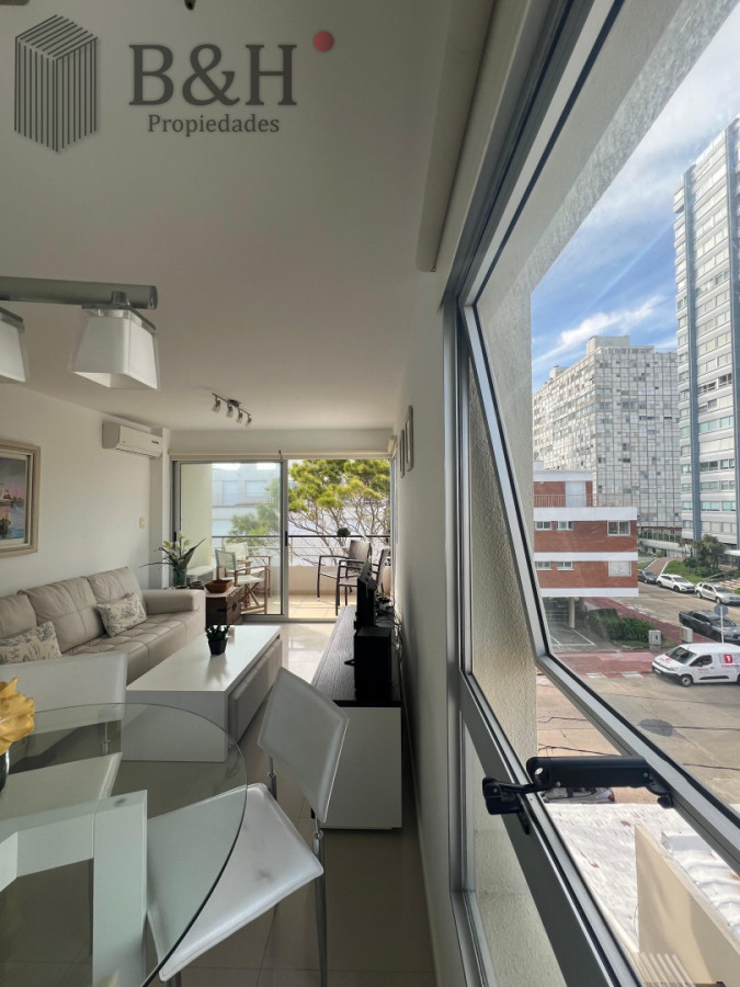 Apartamento ID.6389 - Exclusivo apartamento de 2 dormitorios con parrillero propio. Punta del Este. 
