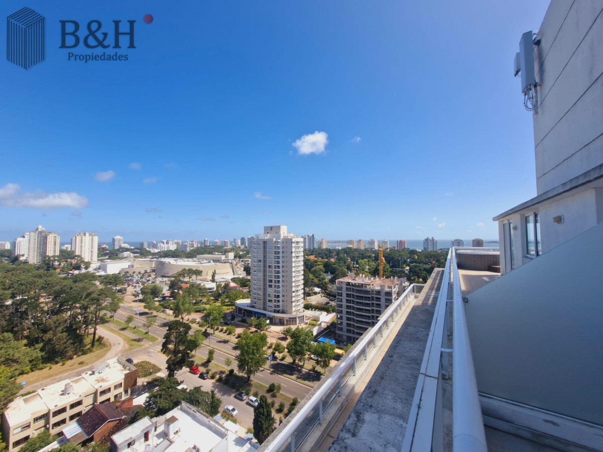 Apartamento ID.4017 - Amplio apartamento 3 dormitorios con piscina y parrillero propio 