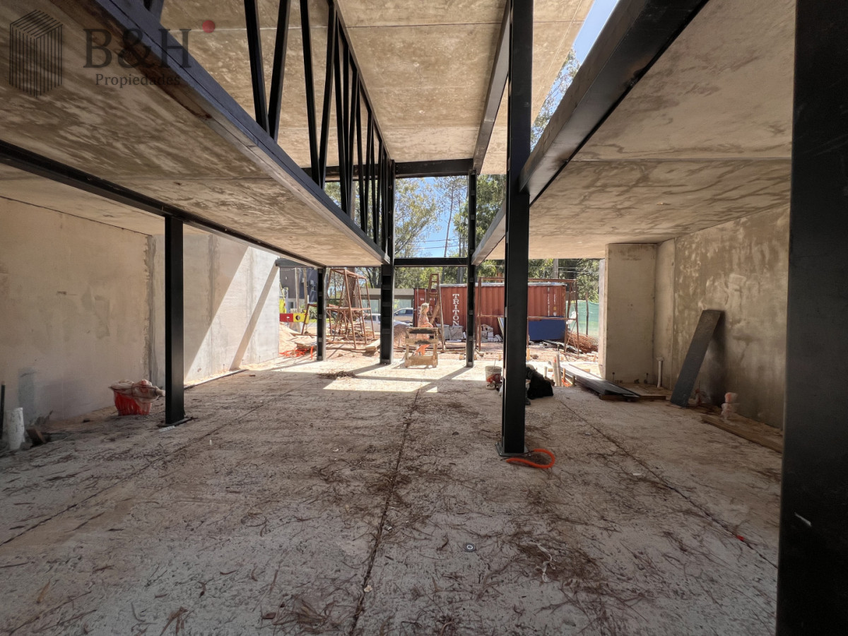 Casa ID.5960 - Casa en venta en Solanas Country, construcción de hormigón armado, con piscina. 