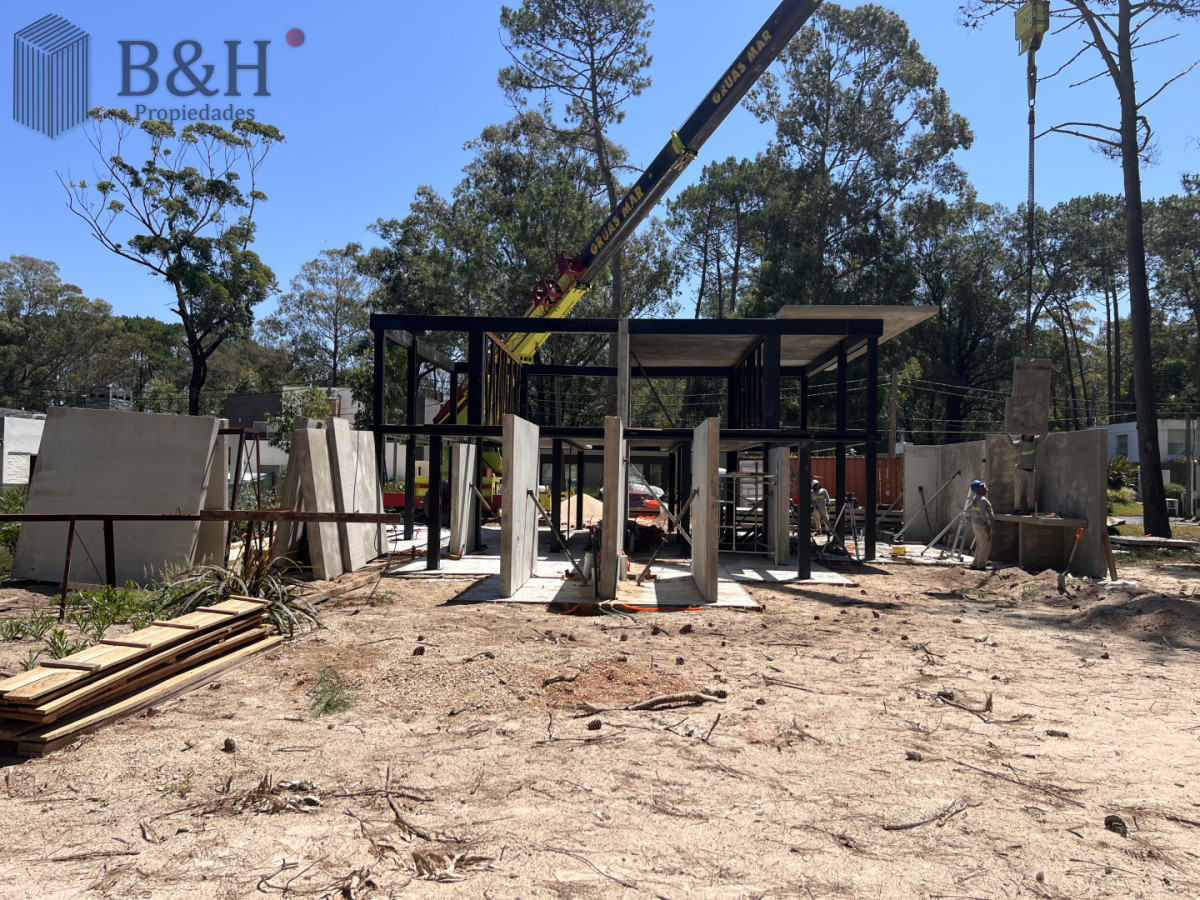 Casa ID.5960 - Casa en venta en Solanas Country, construcción de hormigón armado, con piscina. 