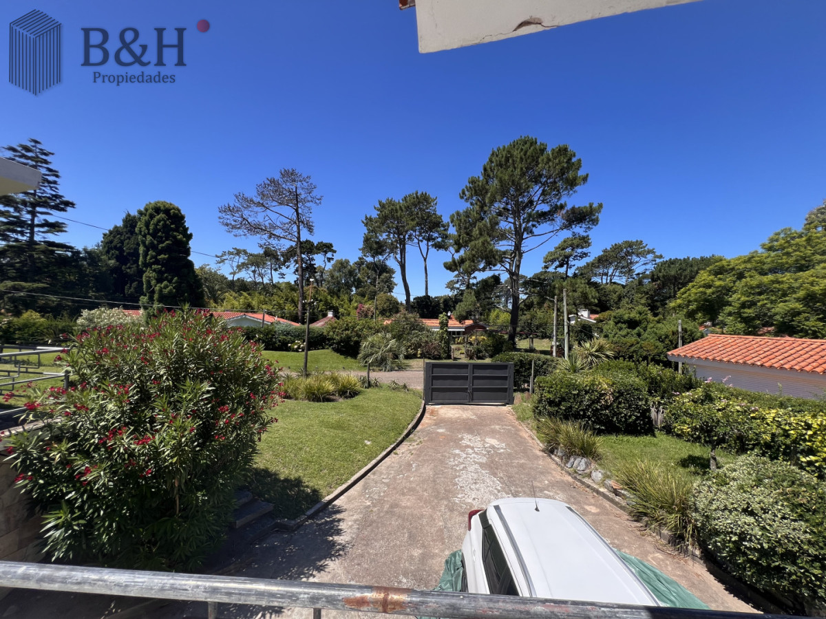 Casa ID.7239 - Amplia casa en Cantegril, Punta del Este. 509m2 construidos y 2000 de terreno.