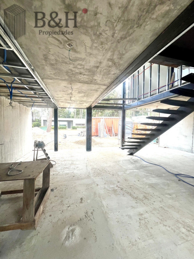 Casa ID.5960 - Casa en venta en Solanas Country, construcción de hormigón armado, con piscina. 