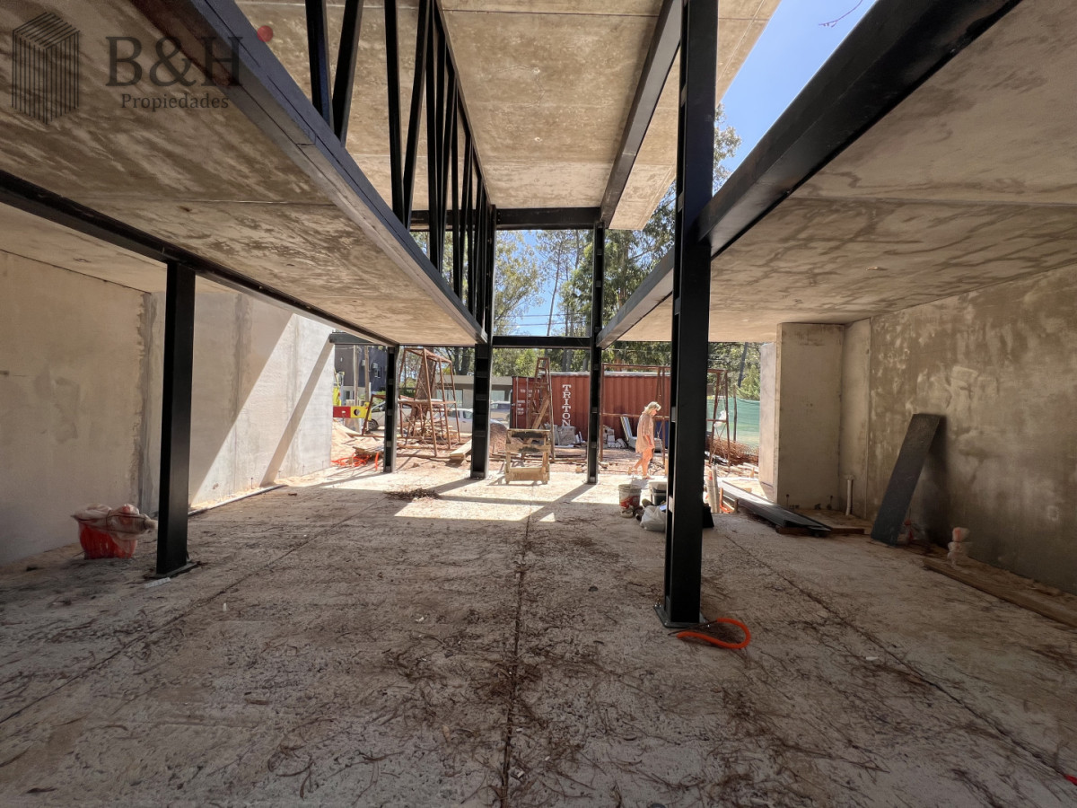 Casa ID.5960 - Casa en venta en Solanas Country, construcción de hormigón armado, con piscina. 