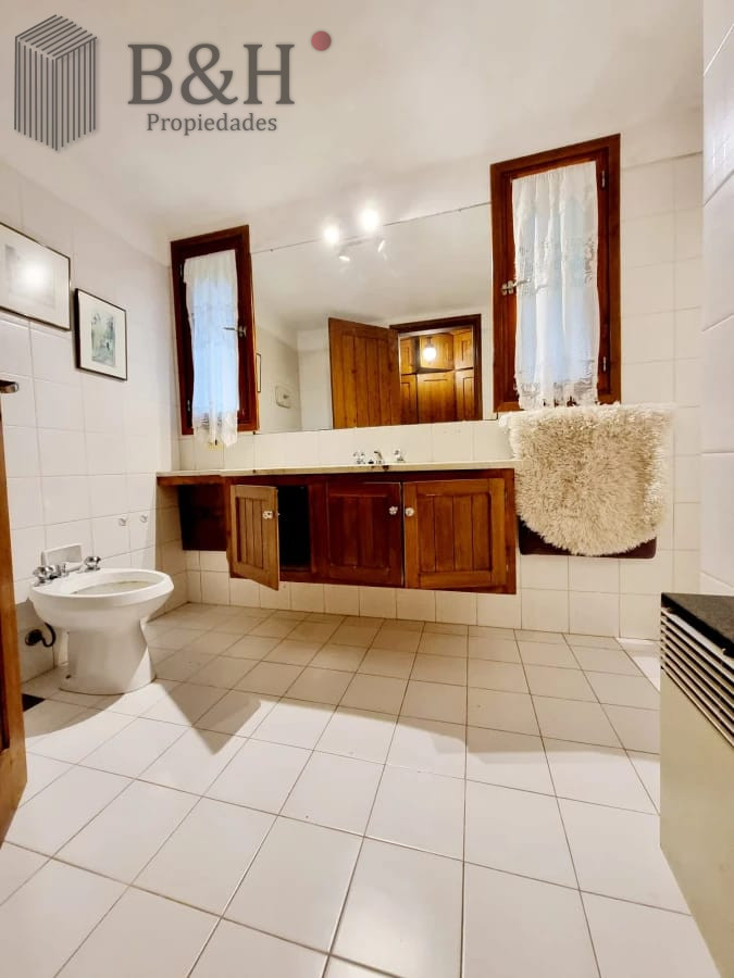 Casa ID.4016 - Venta y alquiler de verano. Amplia casa en Pinares. Con cancha de paddle.