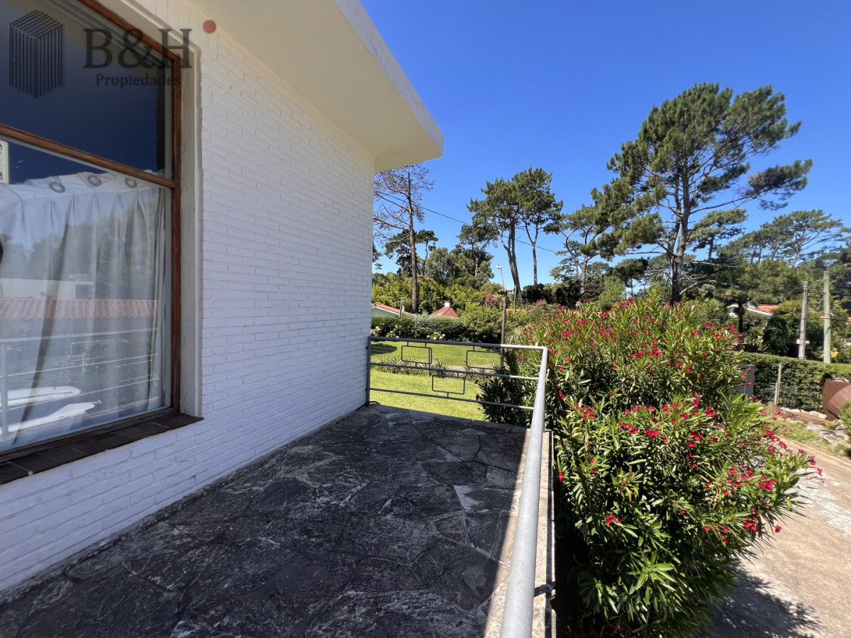 Casa ID.7239 - Amplia casa en Cantegril, Punta del Este. 509m2 construidos y 2000 de terreno.