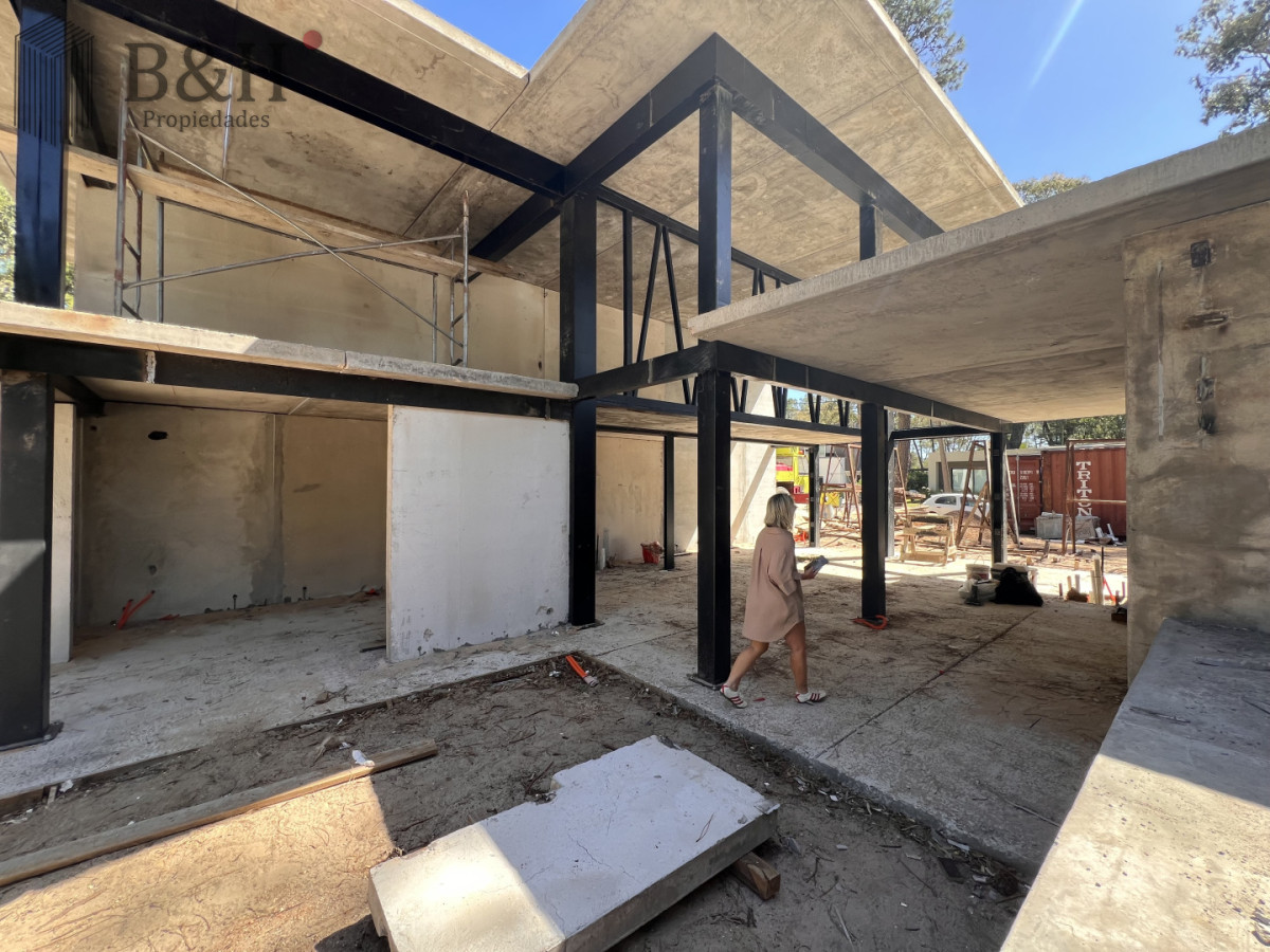 Casa ID.5960 - Casa en venta en Solanas Country, construcción de hormigón armado, con piscina. 