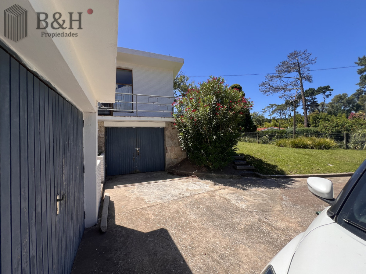 Casa ID.7239 - Amplia casa en Cantegril, Punta del Este. 509m2 construidos y 2000 de terreno.