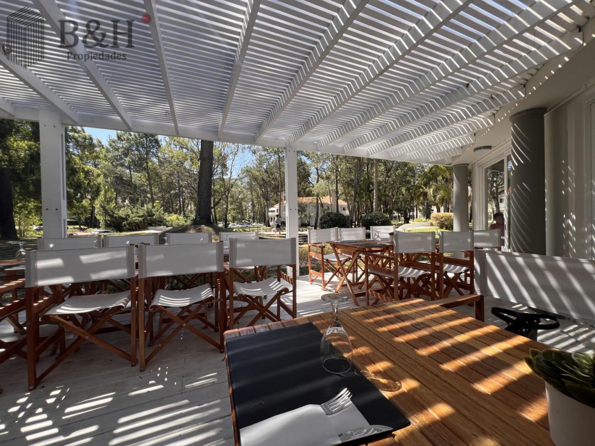 Casa ID.5960 - Casa en venta en Solanas Country, construcción de hormigón armado, con piscina. 