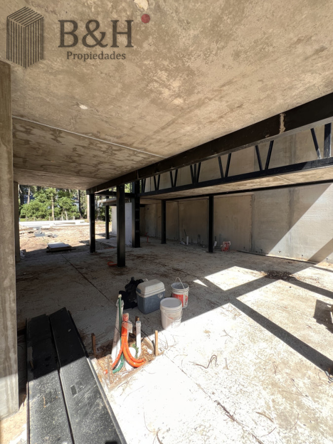 Casa ID.5960 - Casa en venta en Solanas Country, construcción de hormigón armado, con piscina. 