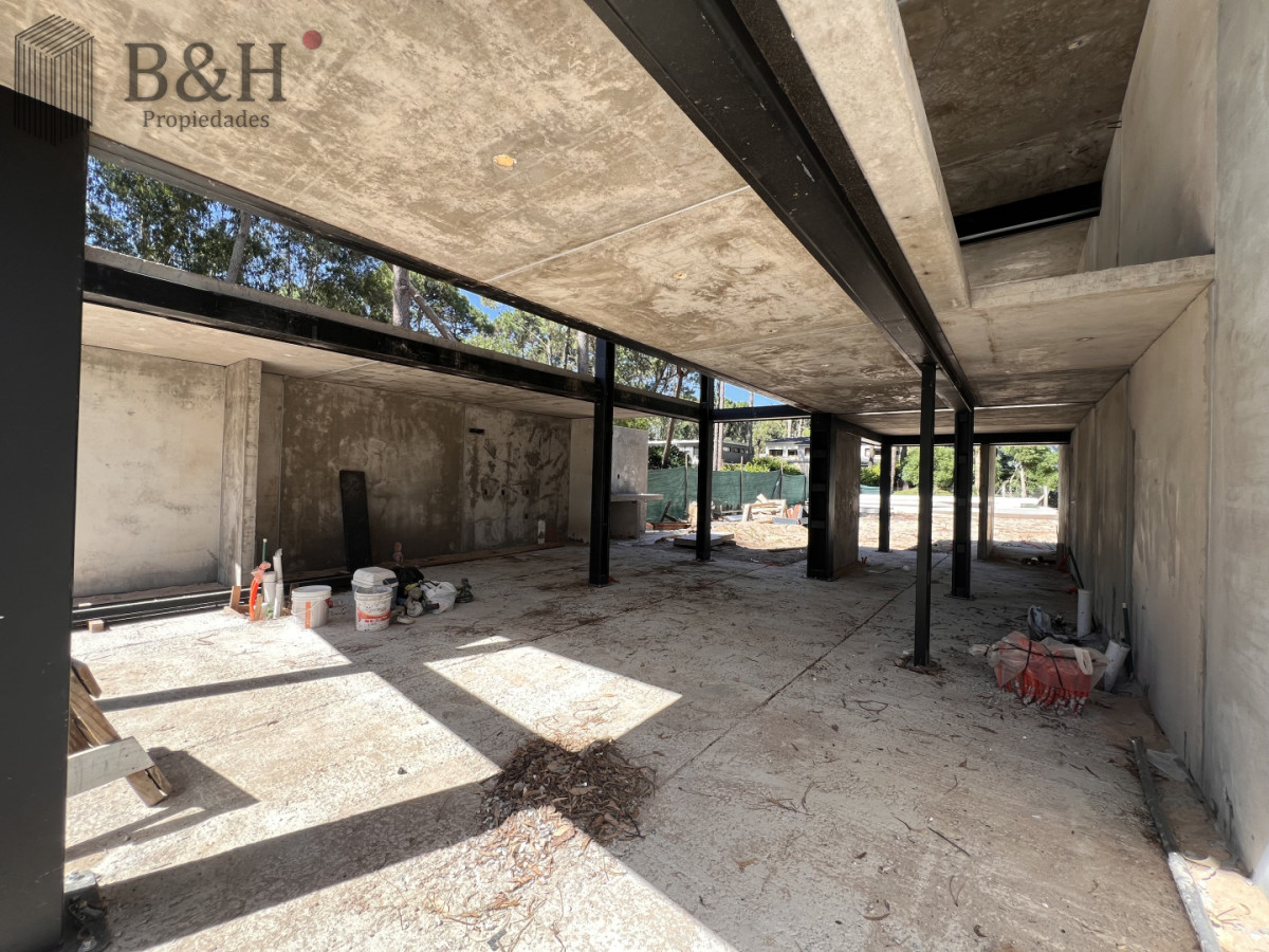 Casa ID.5960 - Casa en venta en Solanas Country, construcción de hormigón armado, con piscina. 