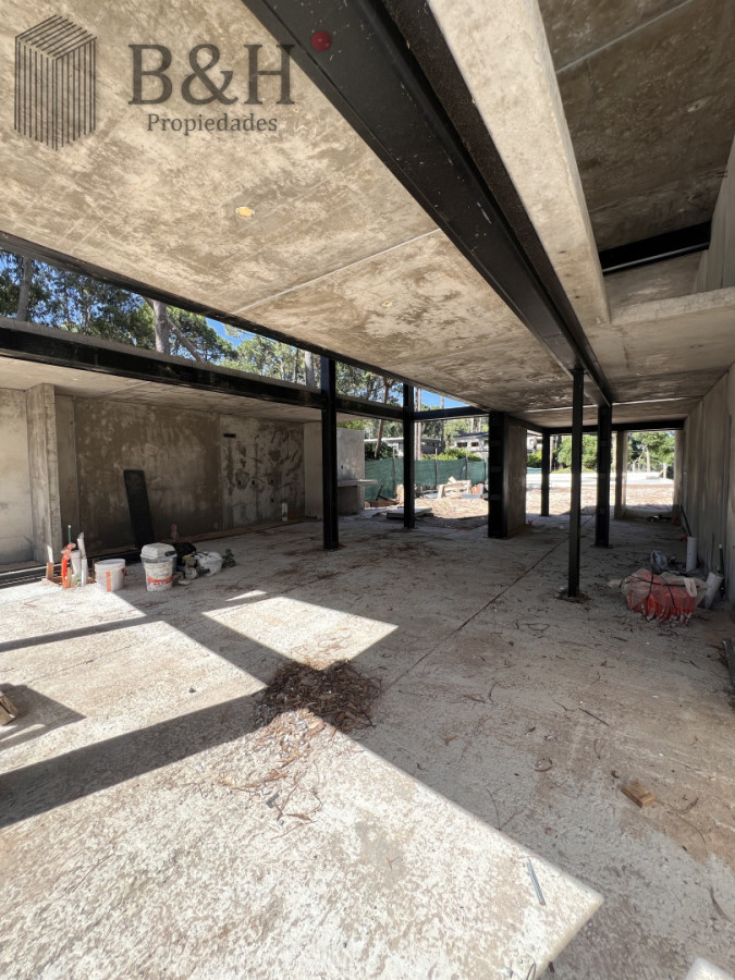 Casa ID.5960 - Casa en venta en Solanas Country, construcción de hormigón armado, con piscina. 