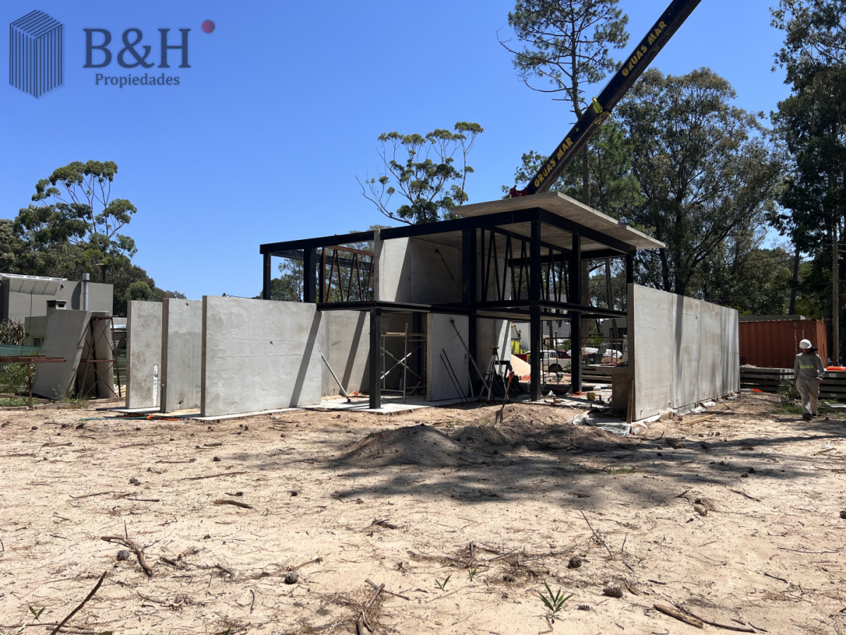 Casa ID.5960 - Casa en venta en Solanas Country, construcción de hormigón armado, con piscina. 