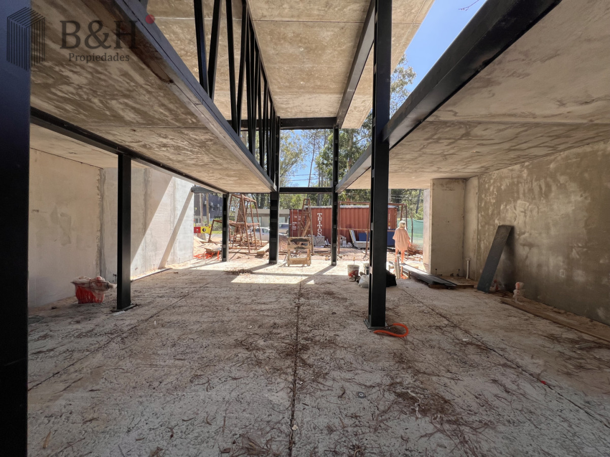 Casa ID.5960 - Casa en venta en Solanas Country, construcción de hormigón armado, con piscina. 