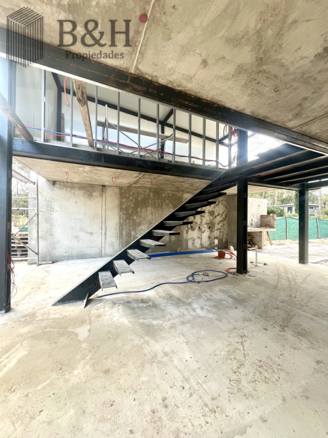 Casa ID.5960 - Casa en venta en Solanas Country, construcción de hormigón armado, con piscina. 
