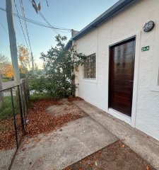 Casa de 1 dormitorio y medio, con patio. A pocas cuadras del centro de Maldonado.
