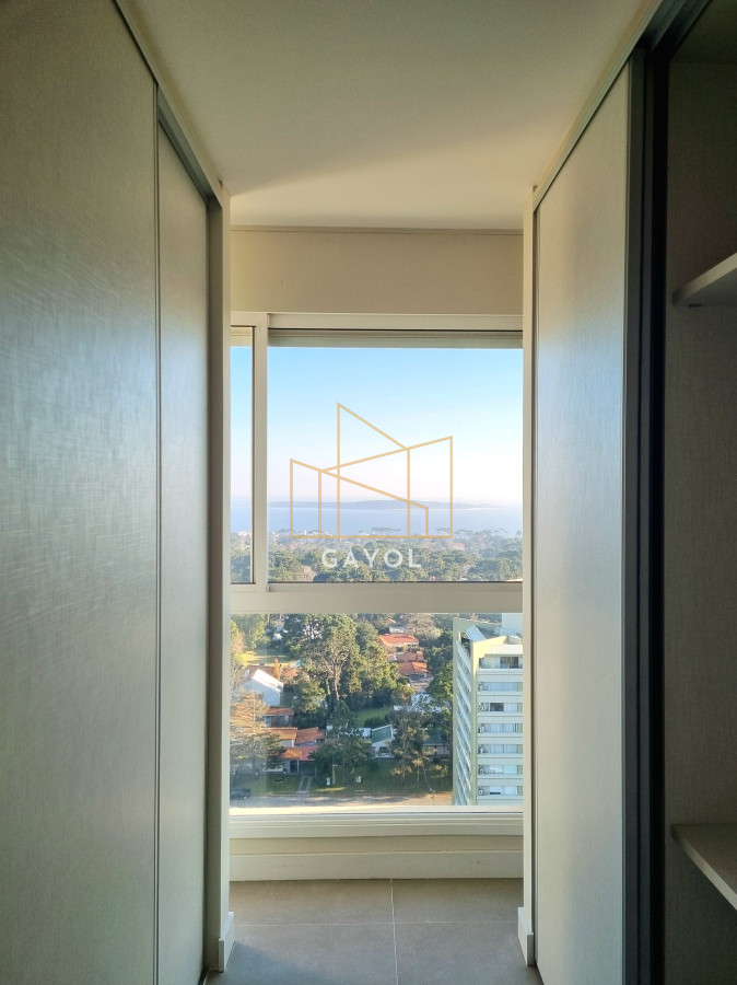 Apartamento ID.832 - Amplio apartamento a estrenar, 150m2, edificio con buenos servicios, para disfrutar todo el año. 