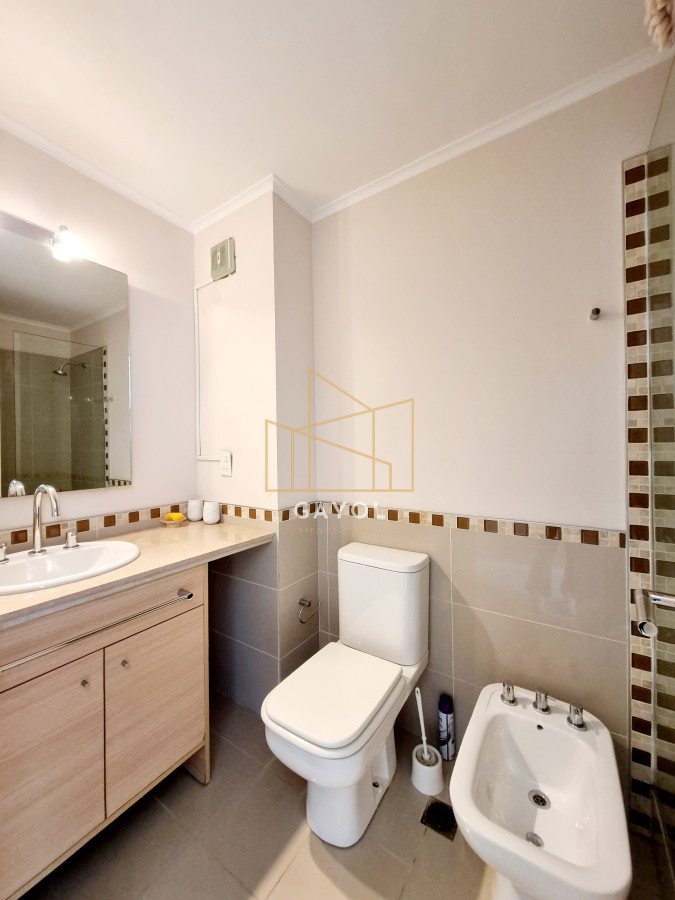 Apartamento ID.772 - Se vende, amplio apartamento en edificio con todos los servicios, ideal para vivir todo el año!