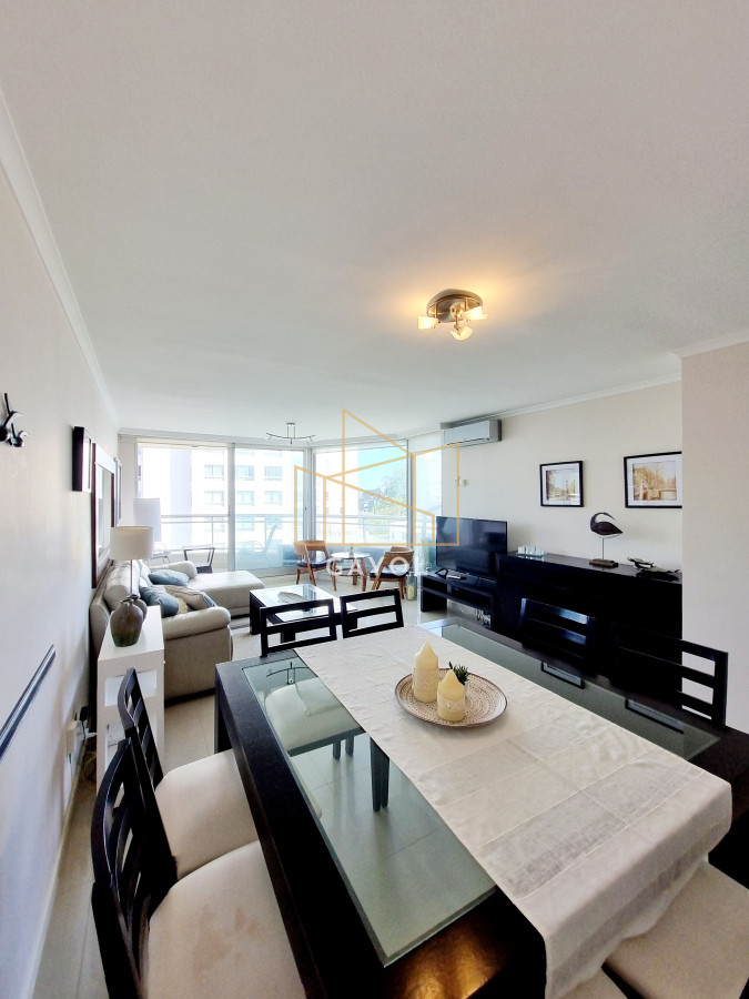Apartamento ID.772 - Se vende, amplio apartamento en edificio con todos los servicios, ideal para vivir todo el año!