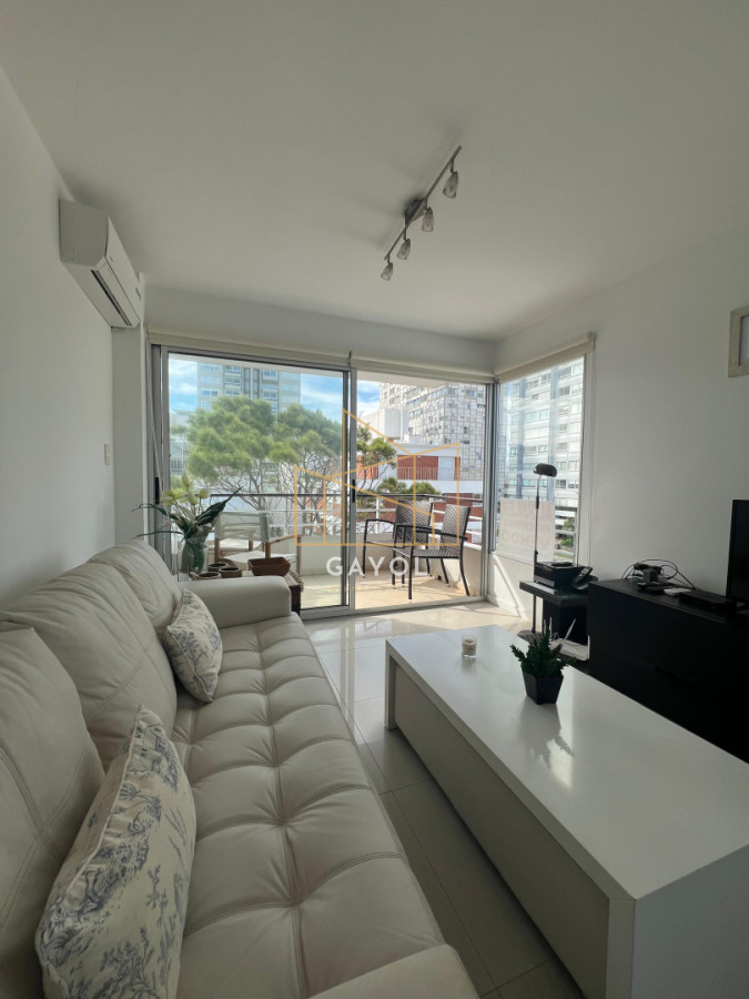Apartamento ID.1122 - Exclusivo apartamento de 2 dormitorios con parrillero propio. Punta del Este. 