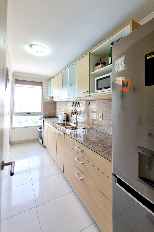 Apartamento ID.772 - Se vende, amplio apartamento en edificio con todos los servicios, ideal para vivir todo el año!