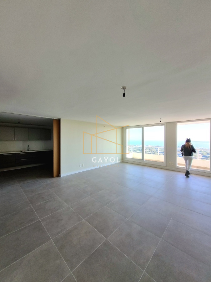 Apartamento ID.832 - Amplio apartamento a estrenar, 150m2, edificio con buenos servicios, para disfrutar todo el año. 