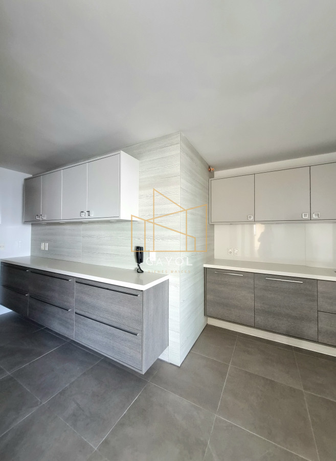Apartamento ID.832 - Amplio apartamento a estrenar, 150m2, edificio con buenos servicios, para disfrutar todo el año. 