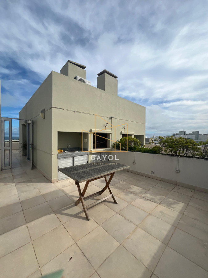 Apartamento ID.1122 - Exclusivo apartamento de 2 dormitorios con parrillero propio. Punta del Este. 