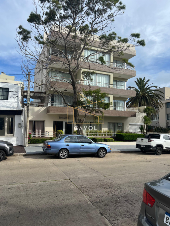Apartamento ID.1122 - Exclusivo apartamento de 2 dormitorios con parrillero propio. Punta del Este. 