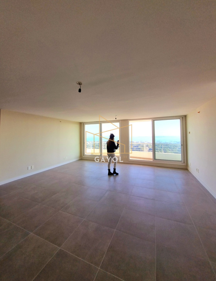 Apartamento ID.832 - Amplio apartamento a estrenar, 150m2, edificio con buenos servicios, para disfrutar todo el año. 