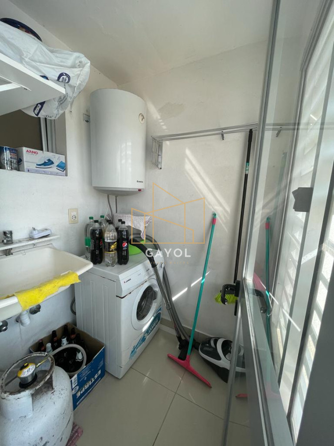 Apartamento ID.772 - Se vende, amplio apartamento en edificio con todos los servicios, ideal para vivir todo el año!