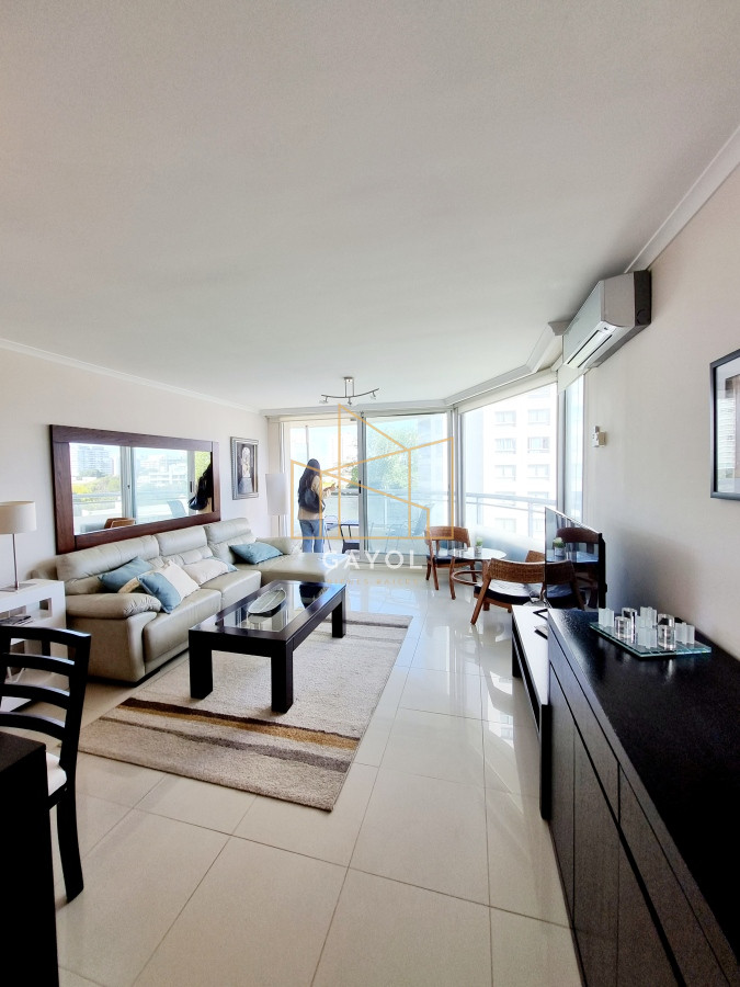 Apartamento ID.772 - Se vende, amplio apartamento en edificio con todos los servicios, ideal para vivir todo el año!