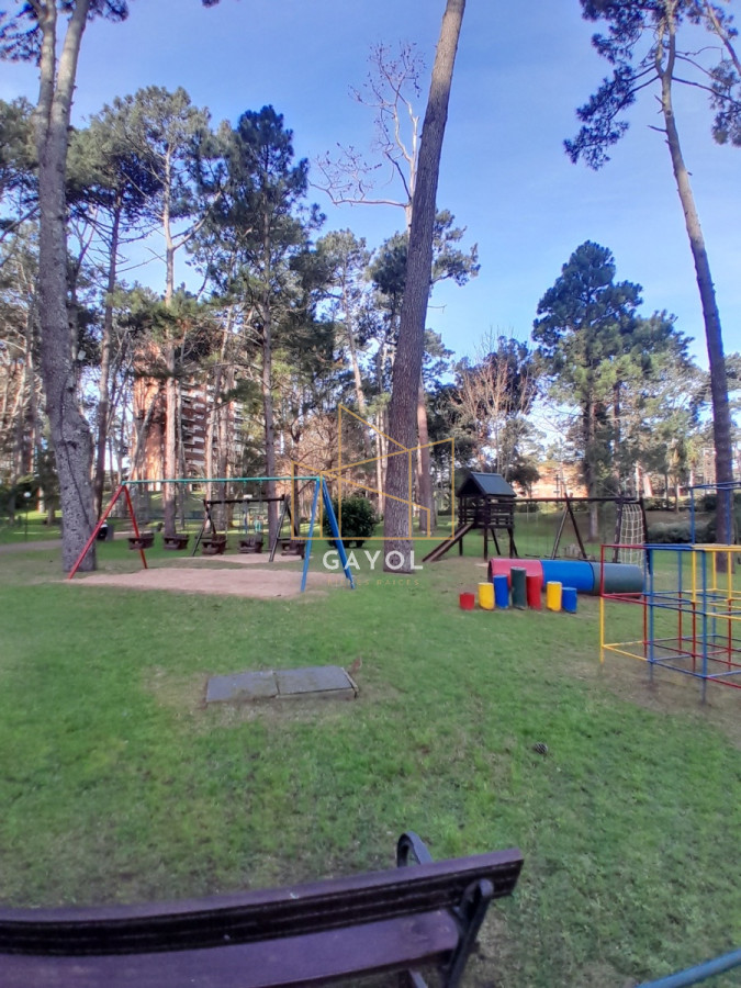 Apartamento ID.1233 - Apartamento en venta de 1 dormitorio y medio. Playa mansa. Punta del Este.