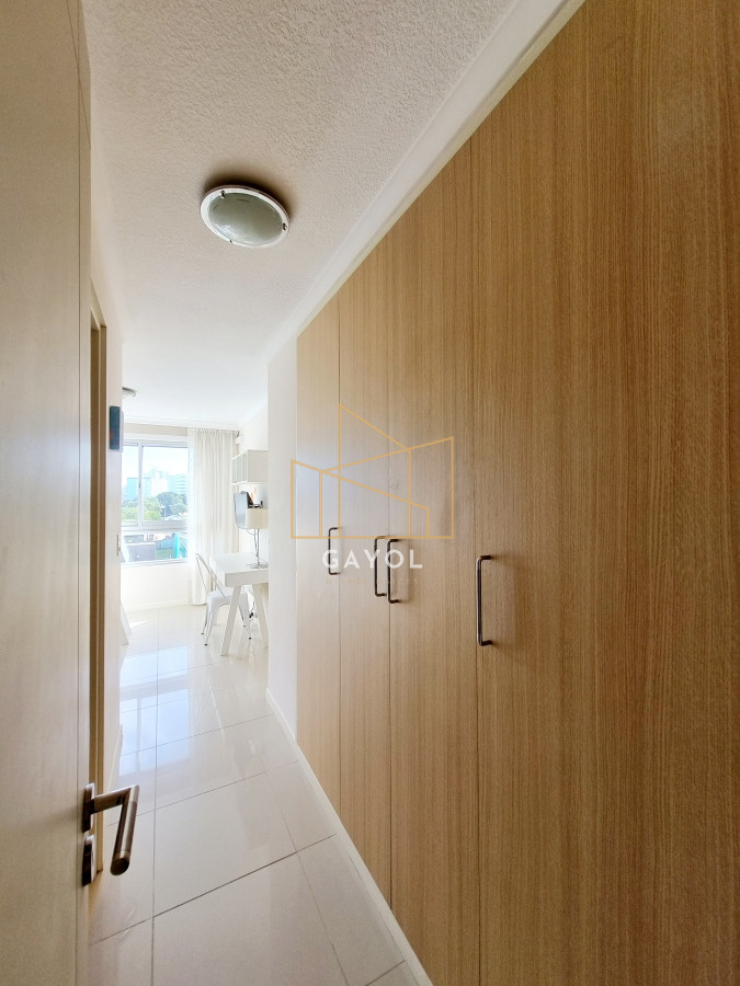 Apartamento ID.772 - Se vende, amplio apartamento en edificio con todos los servicios, ideal para vivir todo el año!