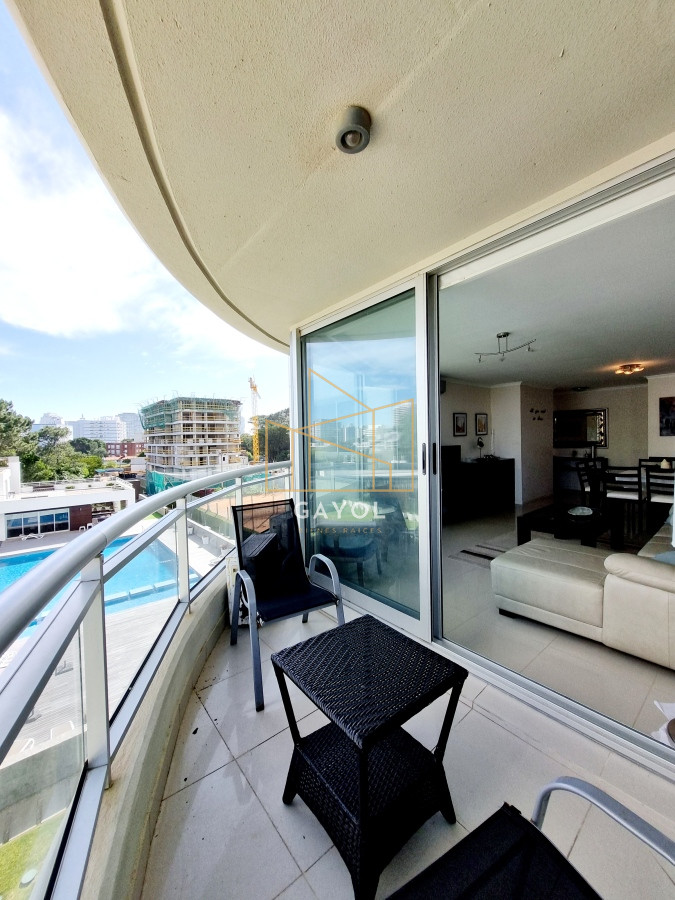 Apartamento ID.772 - Se vende, amplio apartamento en edificio con todos los servicios, ideal para vivir todo el año!