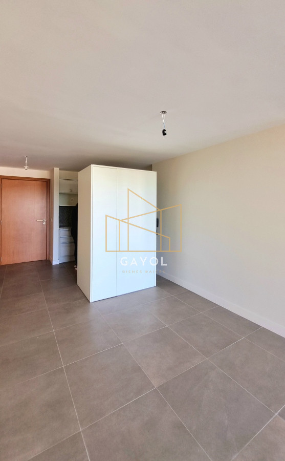 Apartamento ID.838 - EN VENTA, amplio apartamento en Punta del Este. 1 dormitorio, 2 baños con garaje. 