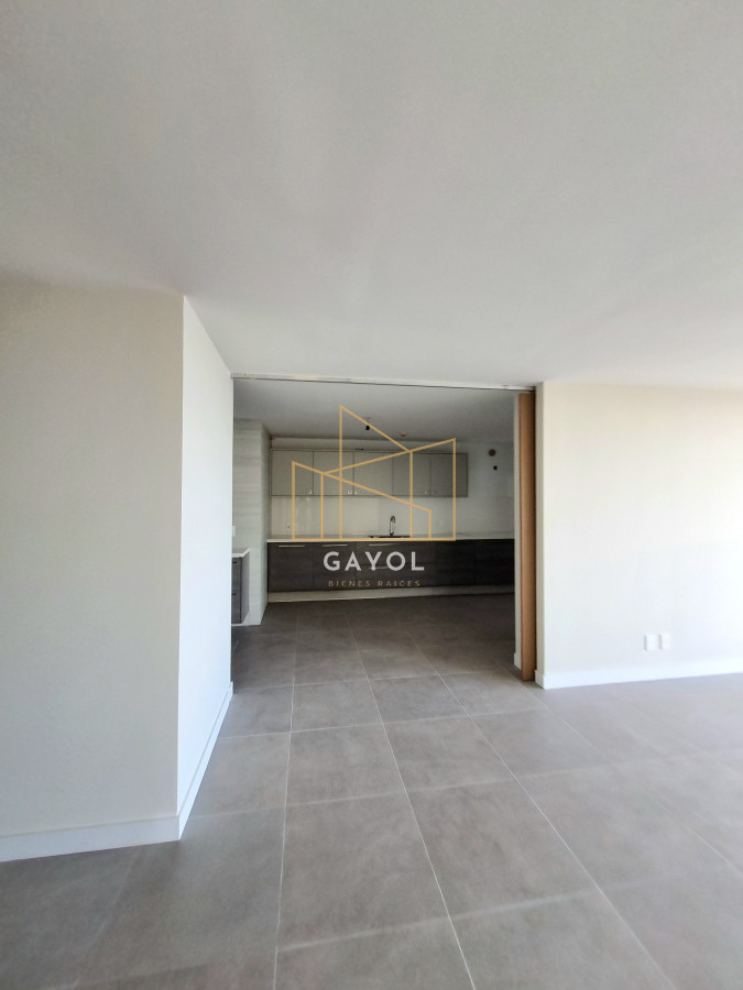 Apartamento ID.832 - Amplio apartamento a estrenar, 150m2, edificio con buenos servicios, para disfrutar todo el año. 