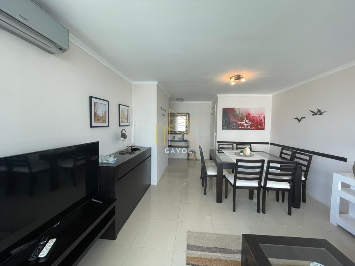 Apartamento ID.772 - Se vende, amplio apartamento en edificio con todos los servicios, ideal para vivir todo el año!