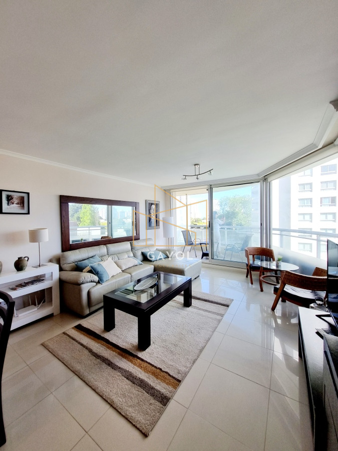 Apartamento ID.772 - Se vende, amplio apartamento en edificio con todos los servicios, ideal para vivir todo el año!