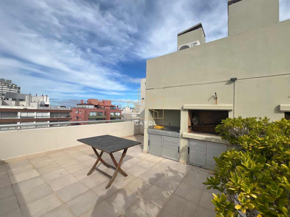 Apartamento ID.1122 - Exclusivo apartamento de 2 dormitorios con parrillero propio. Punta del Este. 