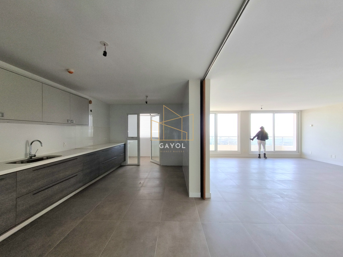 Apartamento ID.832 - Amplio apartamento a estrenar, 150m2, edificio con buenos servicios, para disfrutar todo el año. 