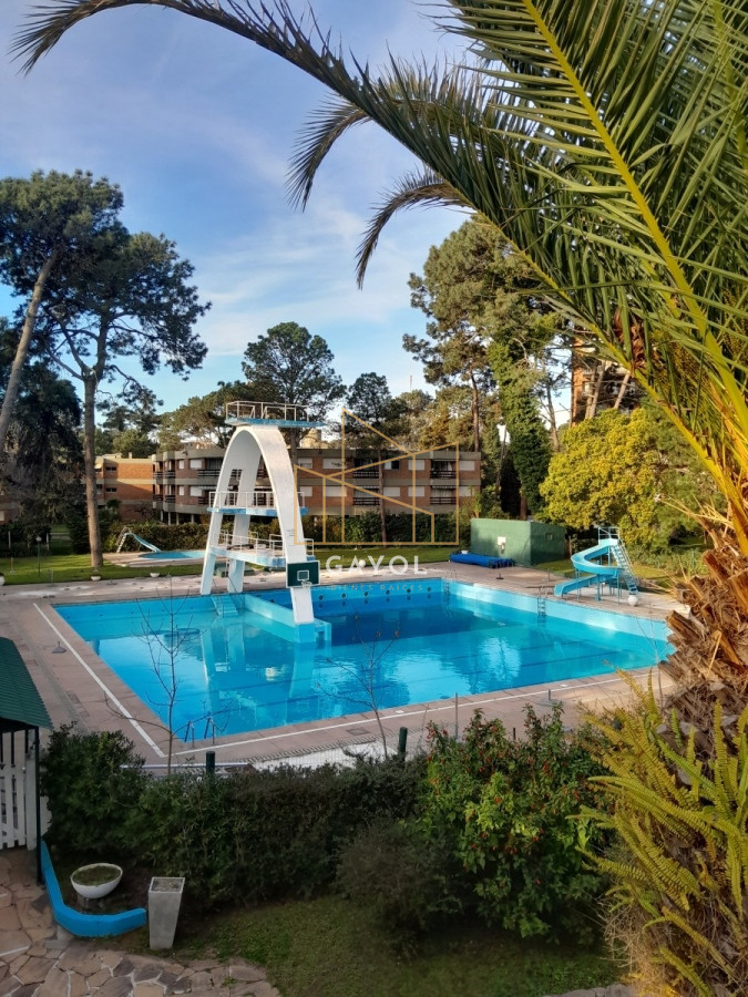 Apartamento ID.1233 - Apartamento en venta de 1 dormitorio y medio. Playa mansa. Punta del Este.