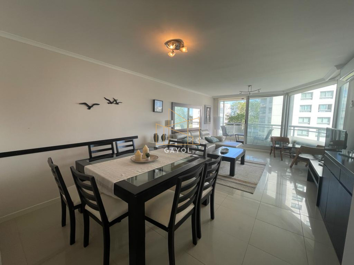 Apartamento ID.772 - Se vende, amplio apartamento en edificio con todos los servicios, ideal para vivir todo el año!