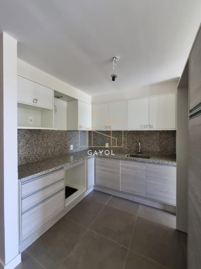 Apartamento ID.838 - EN VENTA, amplio apartamento en Punta del Este. 1 dormitorio, 2 baños con garaje. 