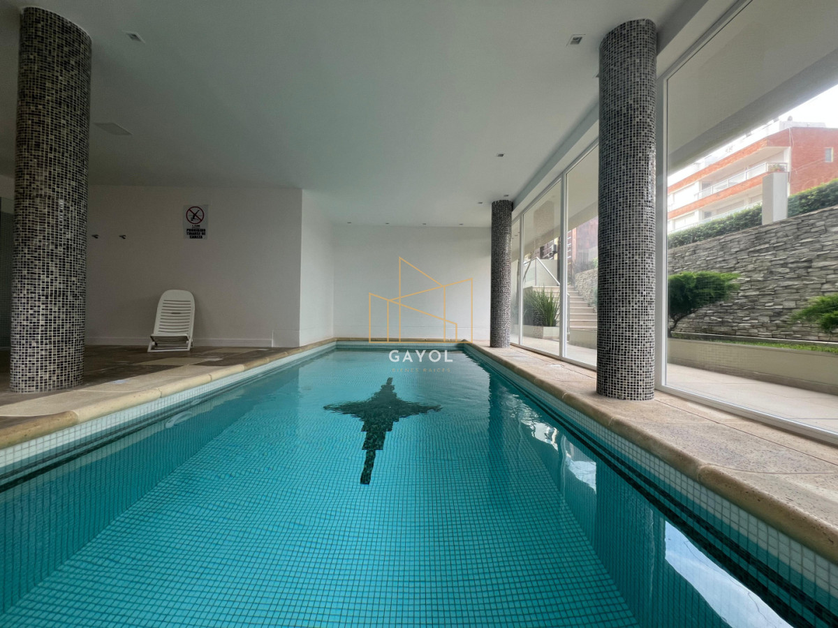 Apartamento ID.1122 - Exclusivo apartamento de 2 dormitorios con parrillero propio. Punta del Este. 