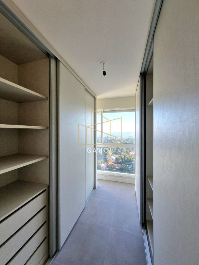 Apartamento ID.832 - Amplio apartamento a estrenar, 150m2, edificio con buenos servicios, para disfrutar todo el año. 