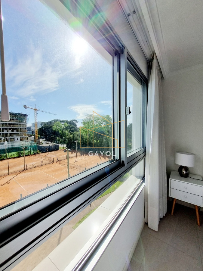 Apartamento ID.772 - Se vende, amplio apartamento en edificio con todos los servicios, ideal para vivir todo el año!