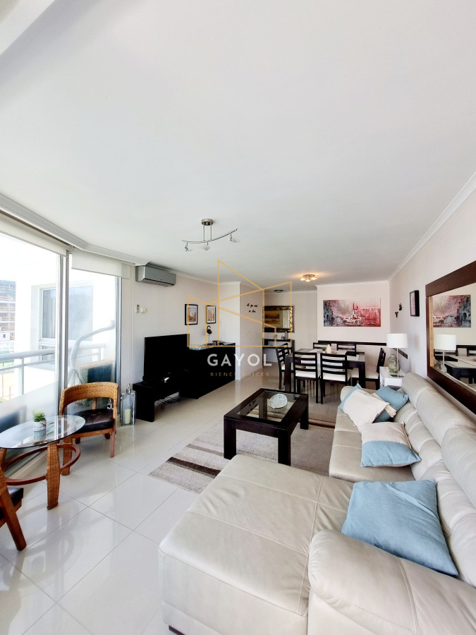 Apartamento ID.772 - Se vende, amplio apartamento en edificio con todos los servicios, ideal para vivir todo el año!