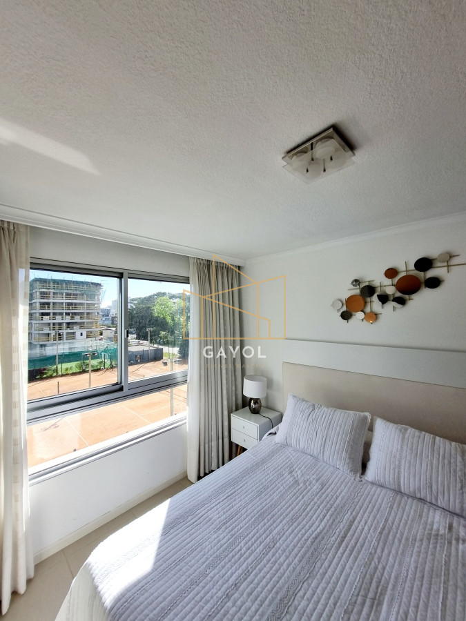 Apartamento ID.772 - Se vende, amplio apartamento en edificio con todos los servicios, ideal para vivir todo el año!