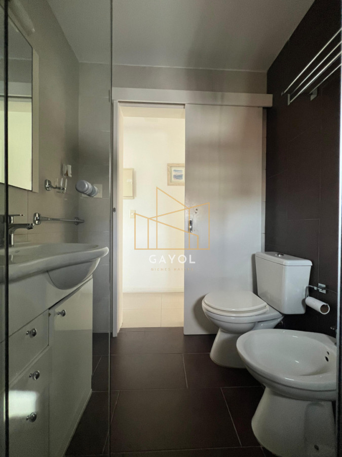 Apartamento ID.1122 - Exclusivo apartamento de 2 dormitorios con parrillero propio. Punta del Este. 