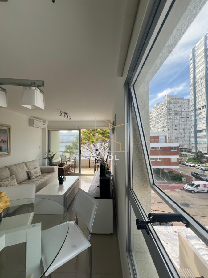 Apartamento ID.1122 - Exclusivo apartamento de 2 dormitorios con parrillero propio. Punta del Este. 